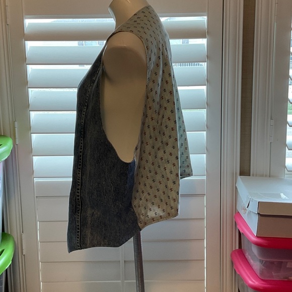 Denim Button-Up Vest - Picture 4 of 4